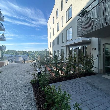 Newly Built Bright Apartment, Close To Everything If You Want To Visit Stockholm, You Will Find The Perfect Accommodation Here! Ferry Line 80 Makes It Very Convenient And Easy To Get To The City Center ナッカ エクステリア 写真