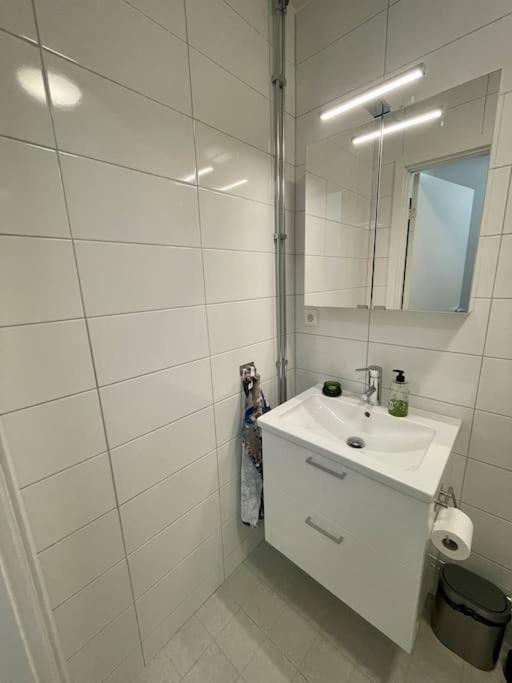 Newly Built Bright Apartment, Close To Everything If You Want To Visit Stockholm, You Will Find The Perfect Accommodation Here! Ferry Line 80 Makes It Very Convenient And Easy To Get To The City Center ナッカ エクステリア 写真