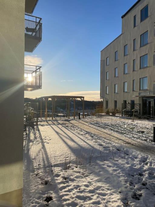 Newly Built Bright Apartment, Close To Everything If You Want To Visit Stockholm, You Will Find The Perfect Accommodation Here! Ferry Line 80 Makes It Very Convenient And Easy To Get To The City Center ナッカ エクステリア 写真