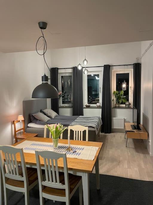 Newly Built Bright Apartment, Close To Everything If You Want To Visit Stockholm, You Will Find The Perfect Accommodation Here! Ferry Line 80 Makes It Very Convenient And Easy To Get To The City Center ナッカ エクステリア 写真