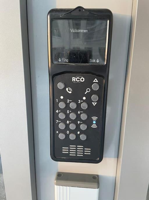 Newly Built Bright Apartment, Close To Everything If You Want To Visit Stockholm, You Will Find The Perfect Accommodation Here! Ferry Line 80 Makes It Very Convenient And Easy To Get To The City Center ナッカ エクステリア 写真
