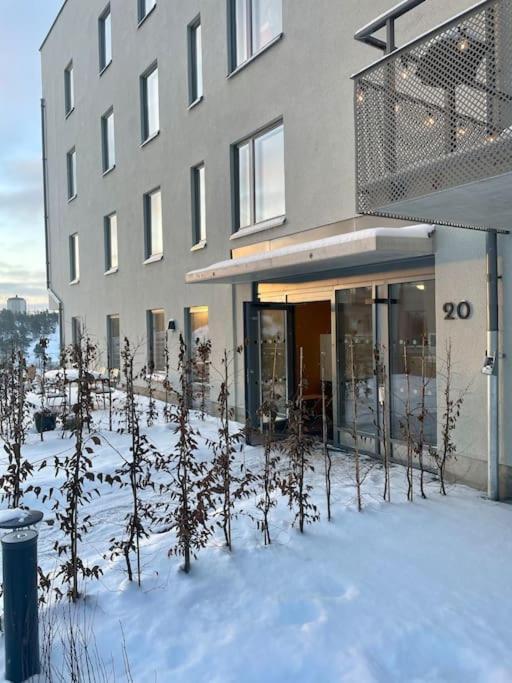 Newly Built Bright Apartment, Close To Everything If You Want To Visit Stockholm, You Will Find The Perfect Accommodation Here! Ferry Line 80 Makes It Very Convenient And Easy To Get To The City Center ナッカ エクステリア 写真