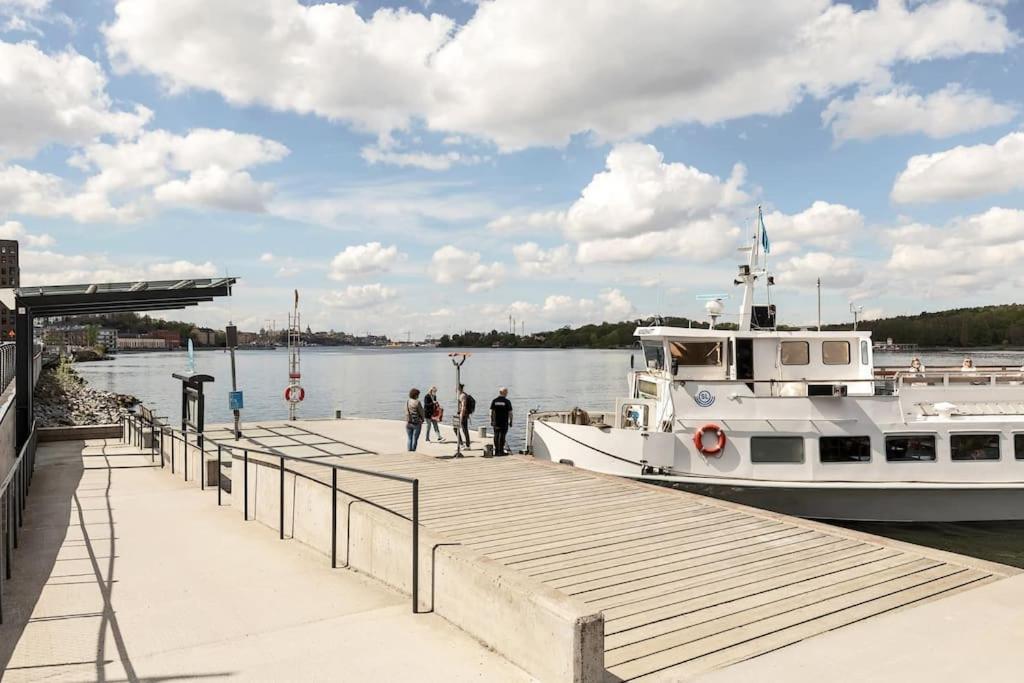 Newly Built Bright Apartment, Close To Everything If You Want To Visit Stockholm, You Will Find The Perfect Accommodation Here! Ferry Line 80 Makes It Very Convenient And Easy To Get To The City Center ナッカ エクステリア 写真