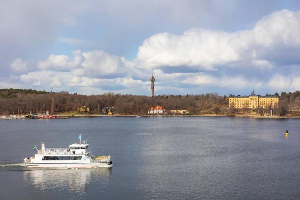 Newly Built Bright Apartment, Close To Everything If You Want To Visit Stockholm, You Will Find The Perfect Accommodation Here! Ferry Line 80 Makes It Very Convenient And Easy To Get To The City Center ナッカ エクステリア 写真