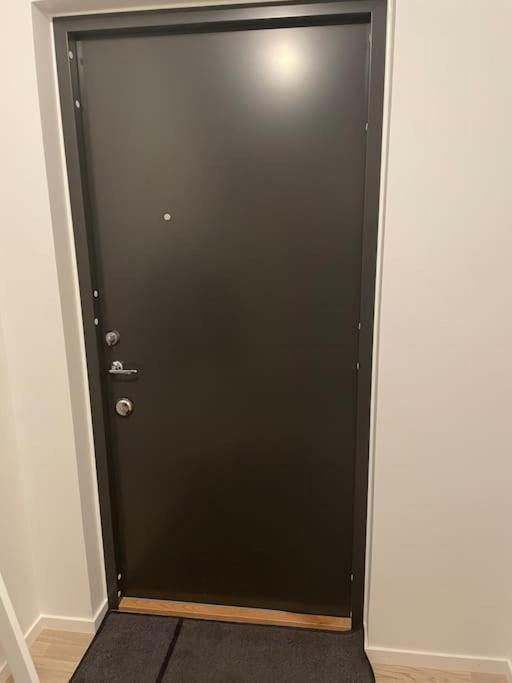 Newly Built Bright Apartment, Close To Everything If You Want To Visit Stockholm, You Will Find The Perfect Accommodation Here! Ferry Line 80 Makes It Very Convenient And Easy To Get To The City Center ナッカ エクステリア 写真