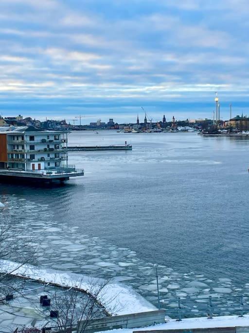 Newly Built Bright Apartment, Close To Everything If You Want To Visit Stockholm, You Will Find The Perfect Accommodation Here! Ferry Line 80 Makes It Very Convenient And Easy To Get To The City Center ナッカ エクステリア 写真